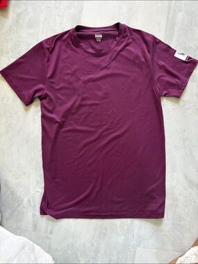 Spyder  t-shirt  top  soft and comfy  crewneck  short sleeve  burgundy purple